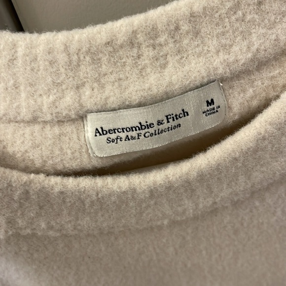ABERCROMBIE & FITCH CREAM SWEATER - Picture 3 of 6